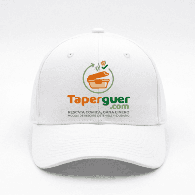 Gorra blanca con el logotipo de Taperguer bordado en el centro, parte del merchandising oficial de la marca.